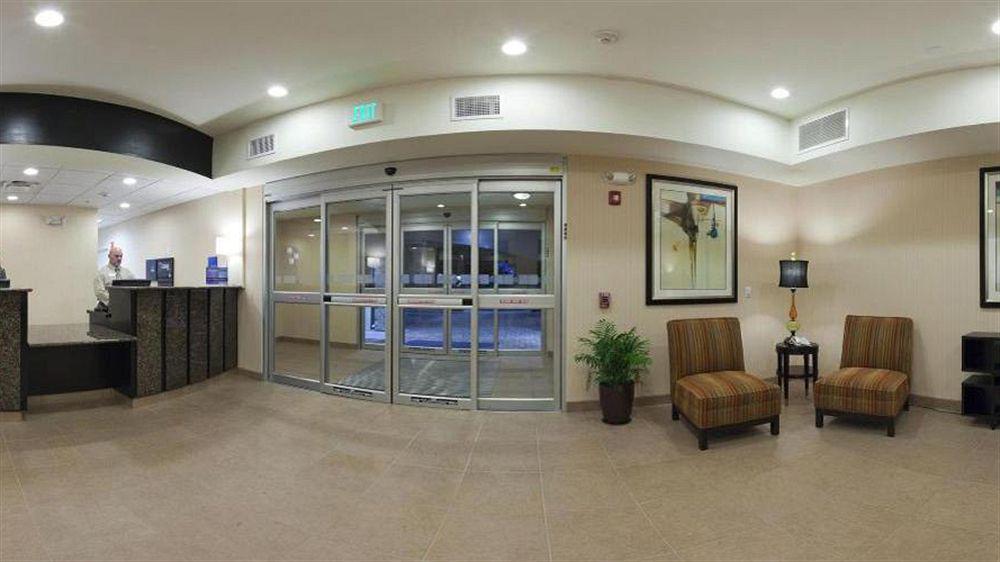 Holiday Inn Express & Suites North Topeka Kültér fotó