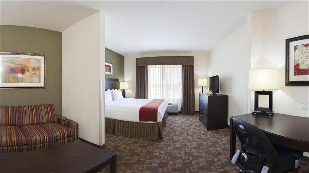 Holiday Inn Express & Suites North Topeka Kültér fotó