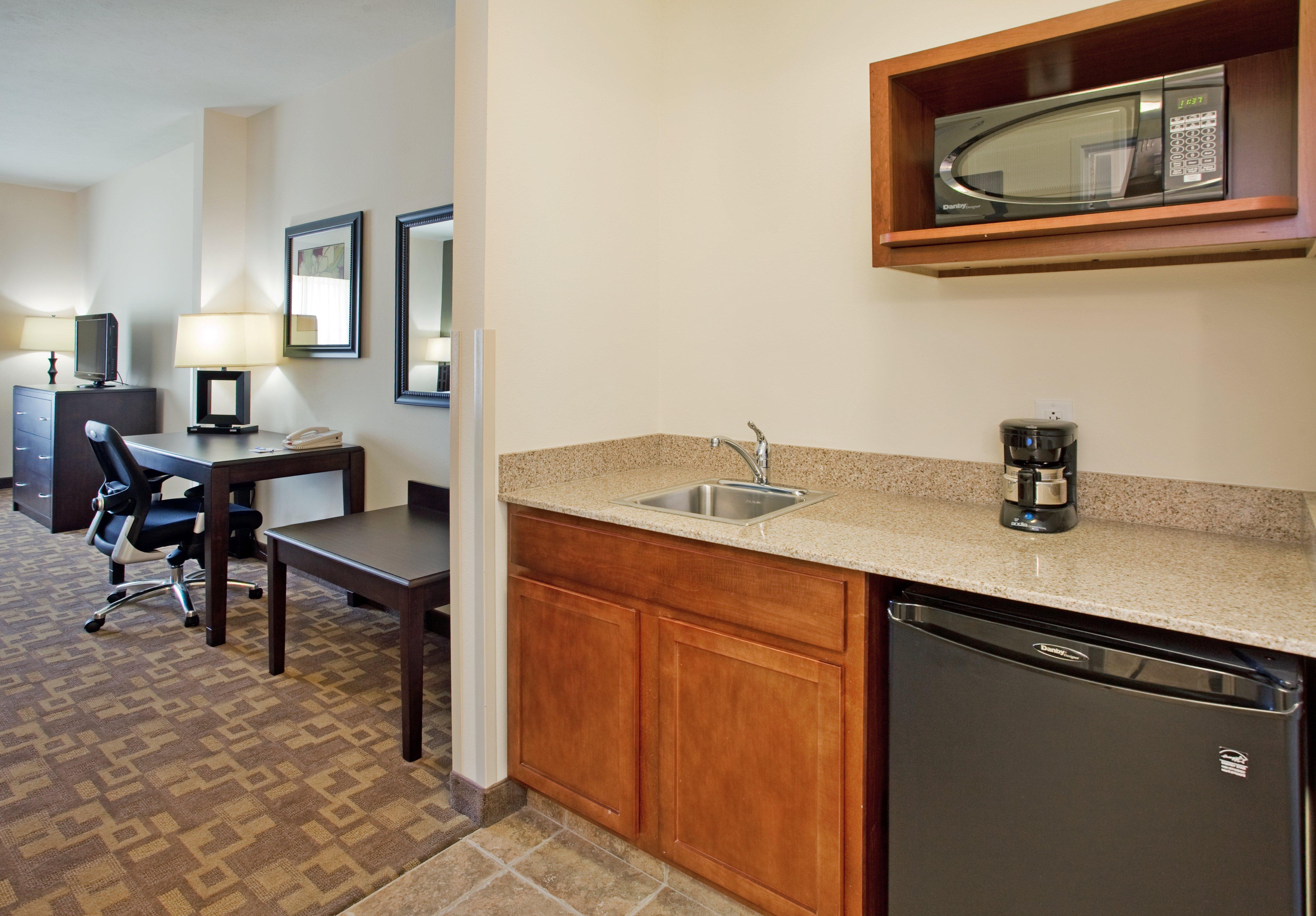 Holiday Inn Express & Suites North Topeka Kültér fotó