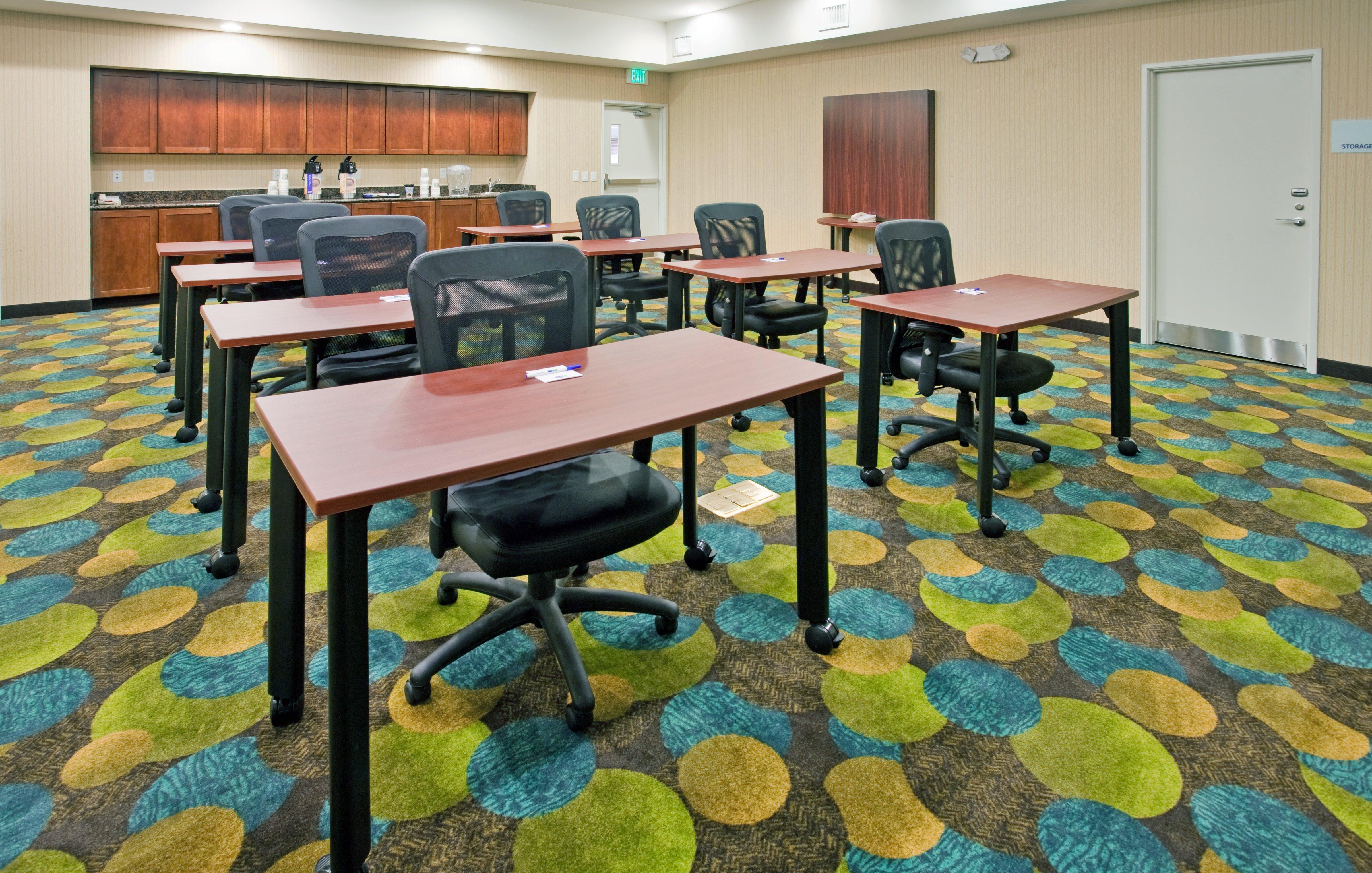 Holiday Inn Express & Suites North Topeka Kültér fotó