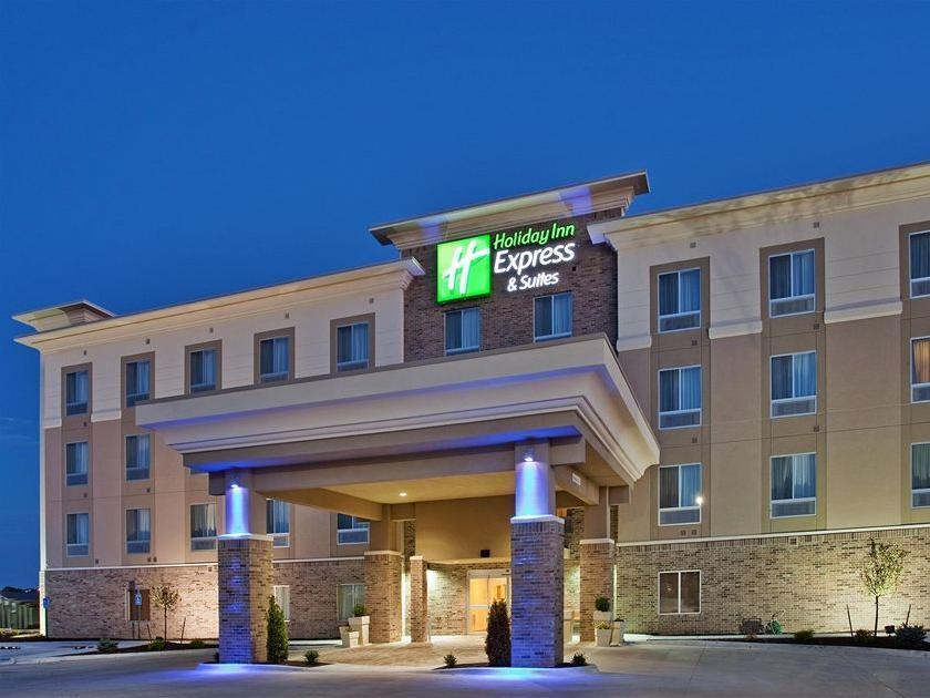 Holiday Inn Express & Suites North Topeka Kültér fotó