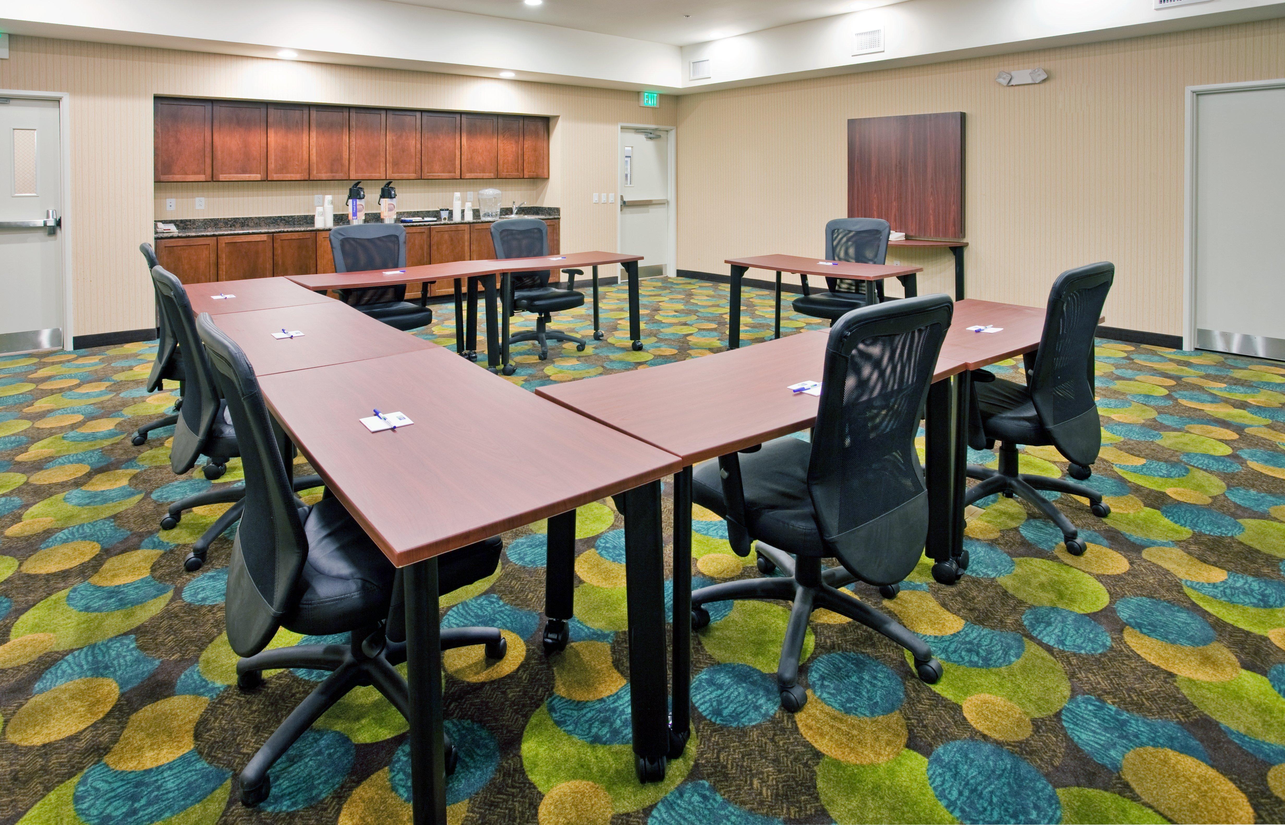Holiday Inn Express & Suites North Topeka Kültér fotó