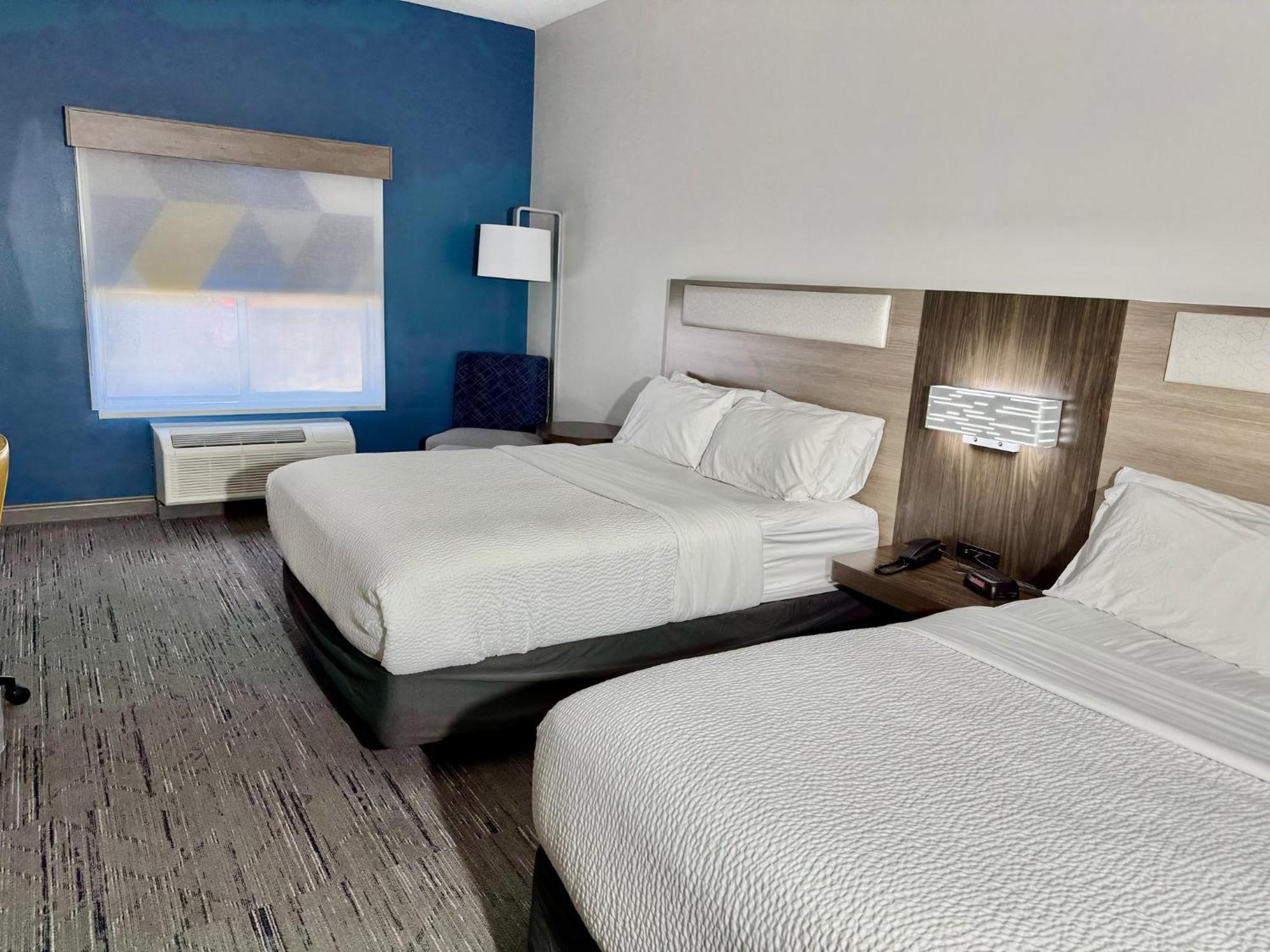 Holiday Inn Express & Suites North Topeka Kültér fotó