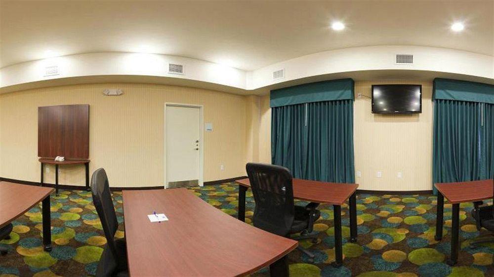 Holiday Inn Express & Suites North Topeka Kültér fotó