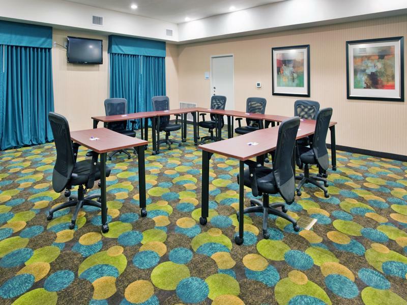 Holiday Inn Express & Suites North Topeka Kültér fotó