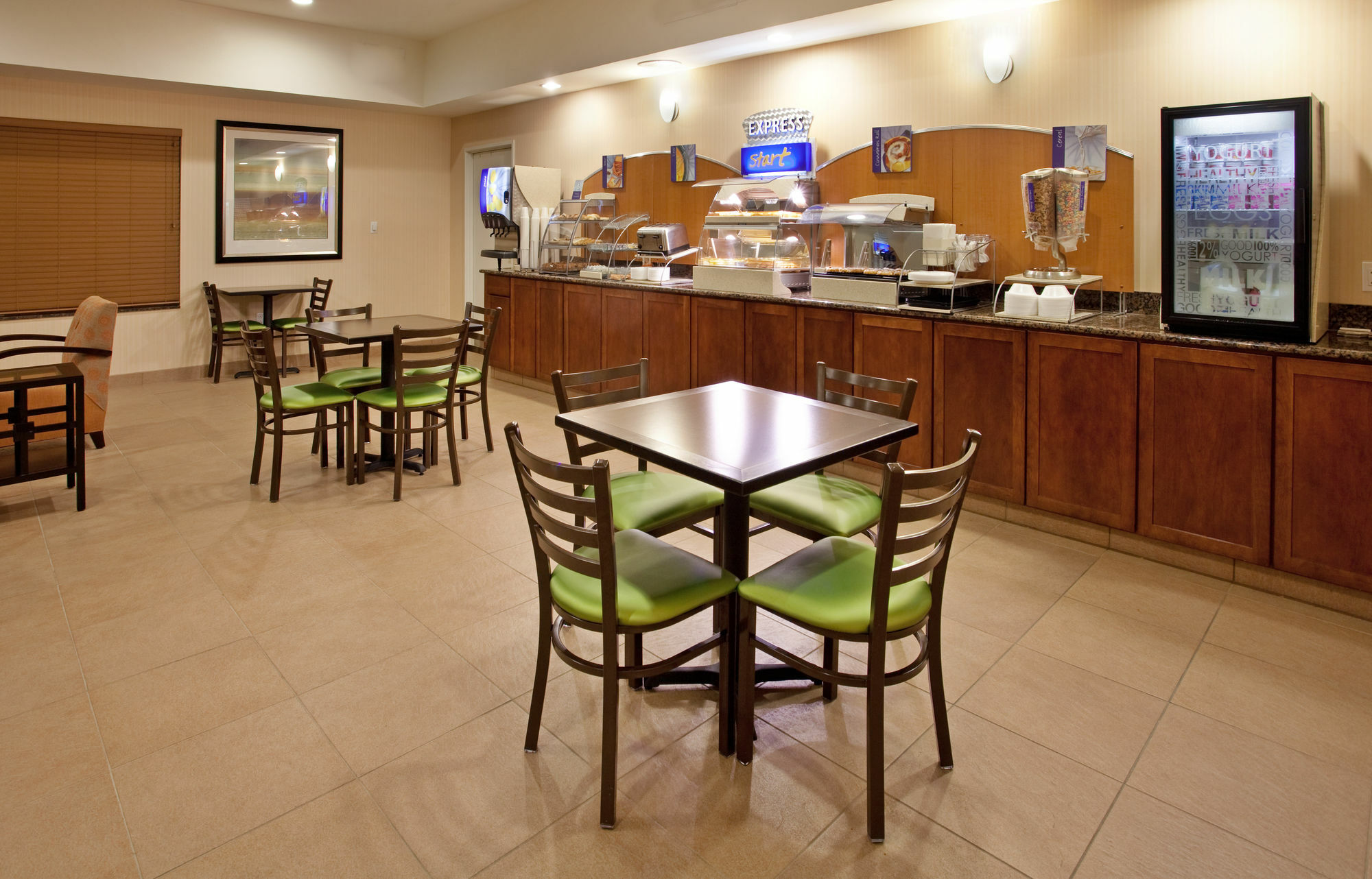 Holiday Inn Express & Suites North Topeka Kültér fotó