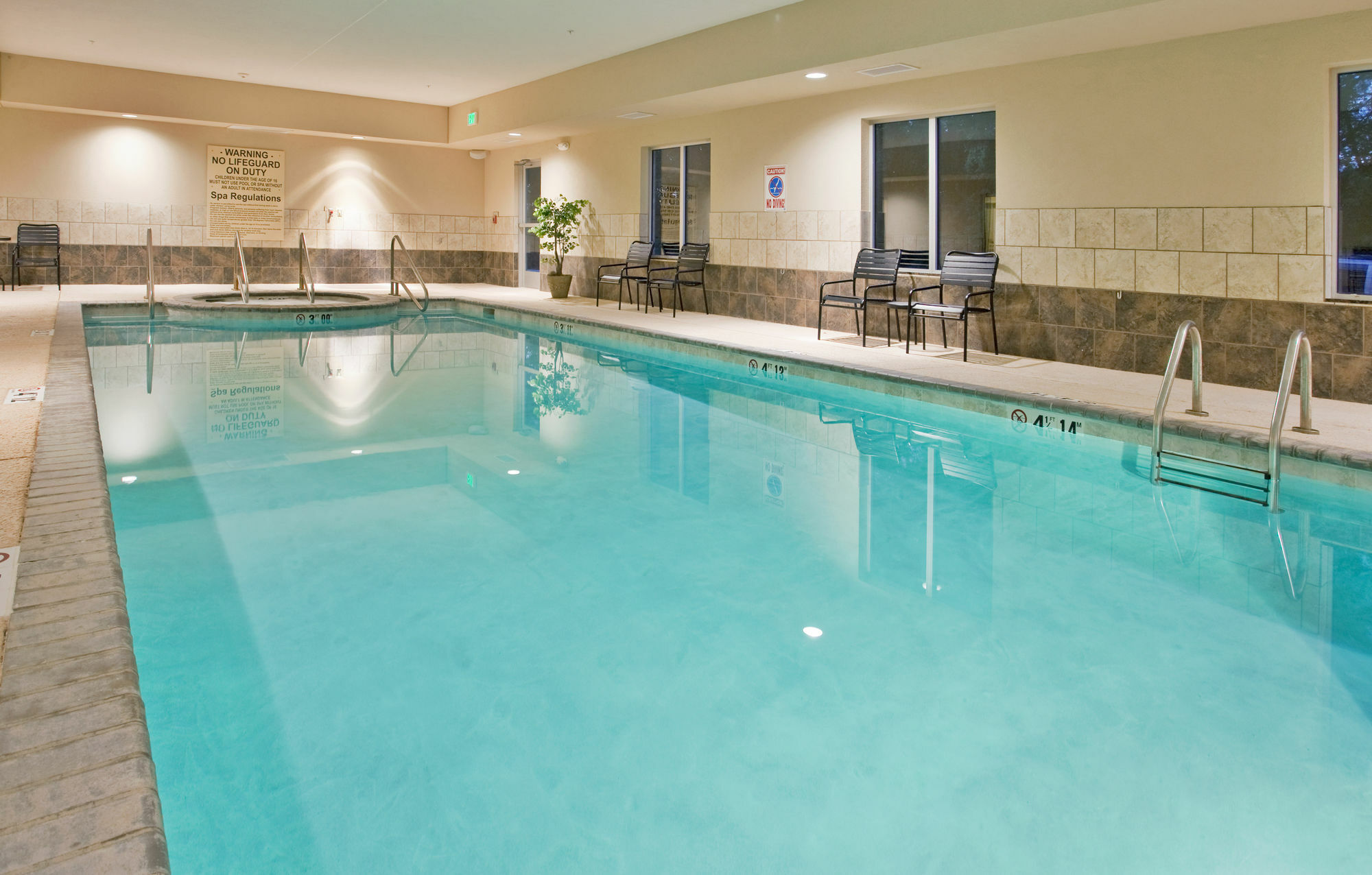 Holiday Inn Express & Suites North Topeka Kültér fotó