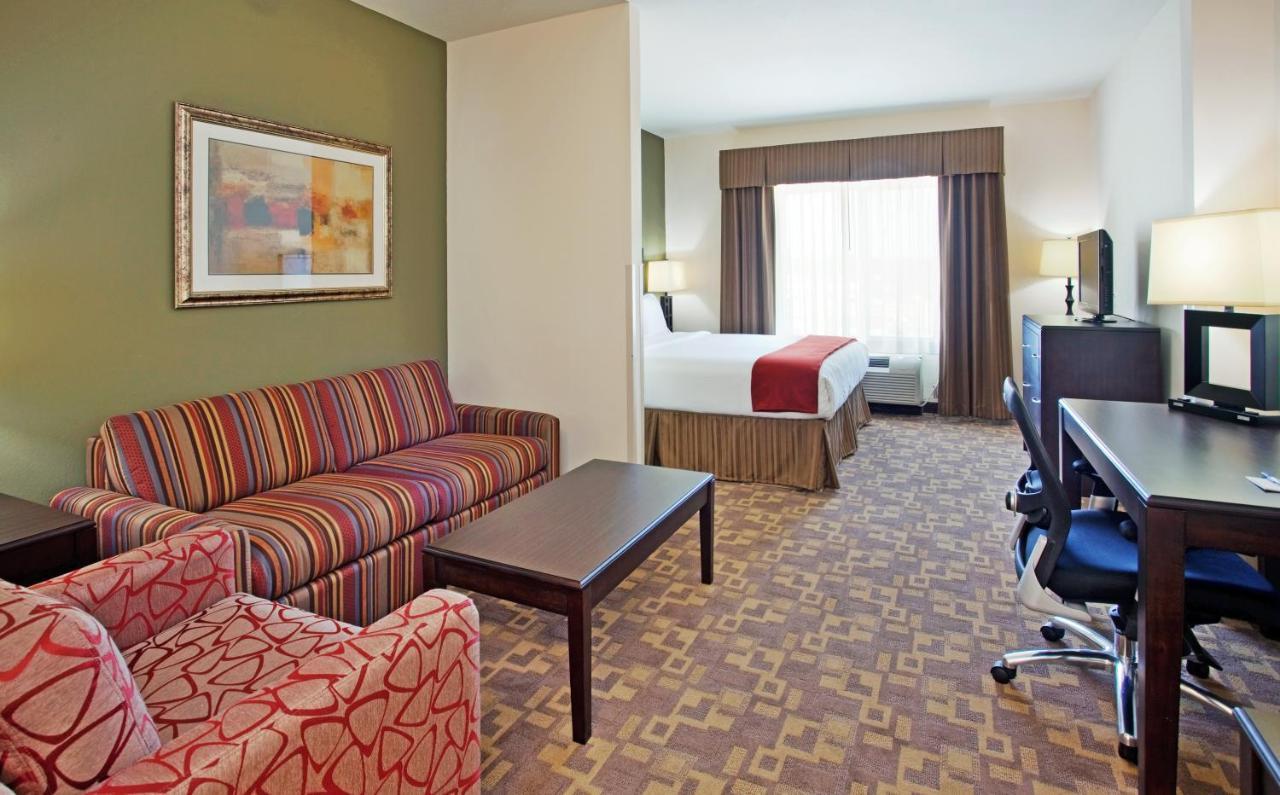 Holiday Inn Express & Suites North Topeka Kültér fotó